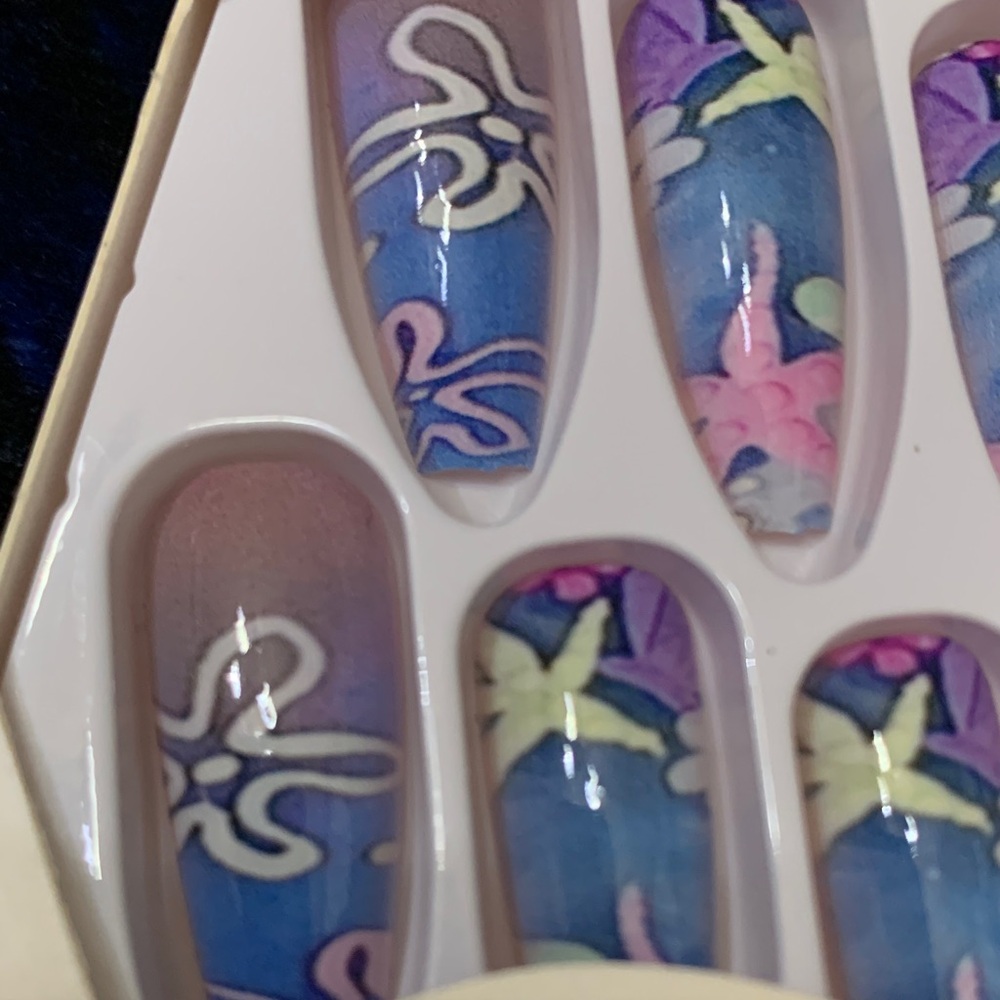 Blue and Pink Press-On Nails - Picture 4 of 12